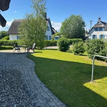 Koenigshoern Og, Helle Mit Balkon Eigenem Eingezaeuntem Garten Und Naehe Zum Hunde Herzlich Willkommen Vakantiehuis Glowe