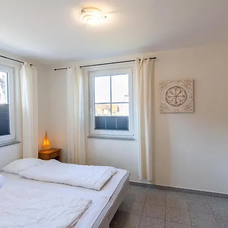 Koenigshoern Og, Helle Mit Balkon Eigenem Eingezaeuntem Garten Und Naehe Zum Hunde Herzlich Willkommen * Glowe