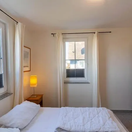 Vakantiehuis Koenigshoern Og, Helle Mit Balkon Eigenem Eingezaeuntem Garten Und Naehe Zum Hunde Herzlich Willkommen