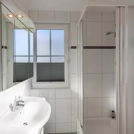 Дом отдыха Koenigshoern Og, Helle Mit Balkon Eigenem Eingezaeuntem Garten Und Naehe Zum Hunde Herzlich Willkommen Глове