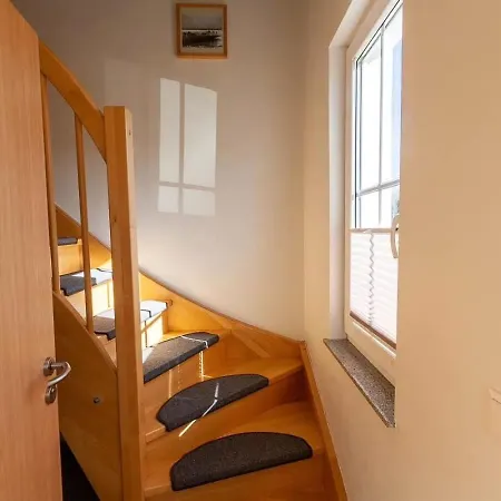 Дом отдыха Koenigshoern Og, Helle Mit Balkon Eigenem Eingezaeuntem Garten Und Naehe Zum Hunde Herzlich Willkommen