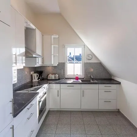 Дом отдыха Koenigshoern Og, Helle Mit Balkon Eigenem Eingezaeuntem Garten Und Naehe Zum Hunde Herzlich Willkommen