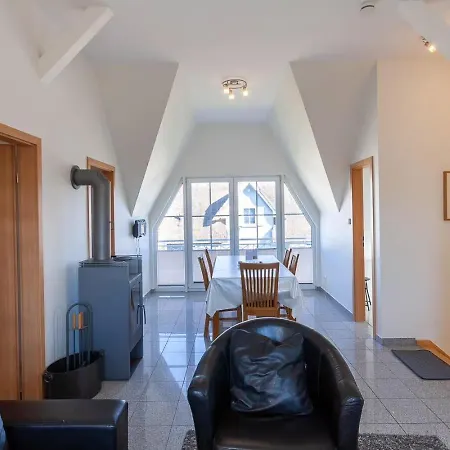Koenigshoern Og, Helle Mit Balkon Eigenem Eingezaeuntem Garten Und Naehe Zum Hunde Herzlich Willkommen Vakantiehuis