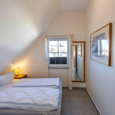Vakantiehuis Koenigshoern Og, Helle Mit Balkon Eigenem Eingezaeuntem Garten Und Naehe Zum Hunde Herzlich Willkommen Glowe