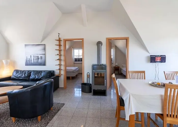 펜션 Koenigshoern Og, Helle Mit Balkon Eigenem Eingezaeuntem Garten Und Naehe Zum Hunde Herzlich Willkommen