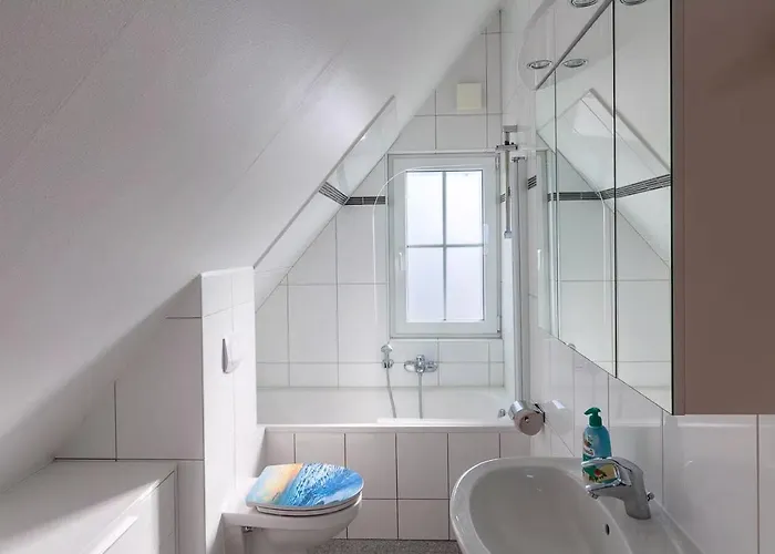 Koenigshoern Og, Helle Mit Balkon Eigenem Eingezaeuntem Garten Und Naehe Zum Hunde Herzlich Willkommen 글로페